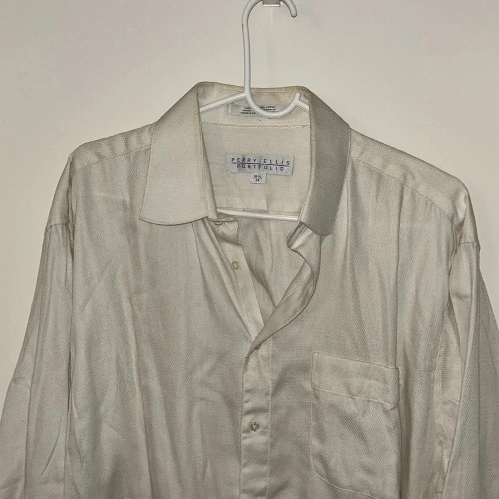 😍Men’s perry Ellis 100% cotton button down, size 16 1/2 34. - Picture 2 of 5
